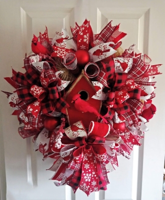 Red cardinal wreath
